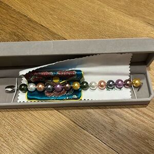 Colored pearl bracelet